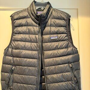 Men's Patagonia down vest - size M